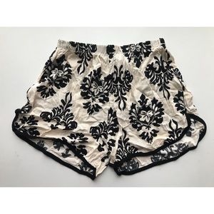 • black & cream printed shorts •